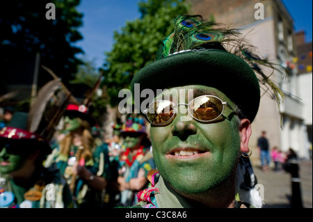 Ein Morris Tänzer aus Green Dragon Morris auf dem fegt Festival Stockfoto