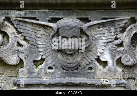 Detail von einem Denkmal in Greyfriars Kirkyard in Edinburgh, Schottland, Großbritannien. Stockfoto