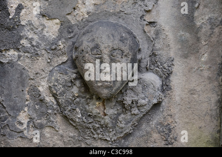 Detail von einem Denkmal in Greyfriars Kirkyard in Edinburgh, Schottland, Großbritannien. Stockfoto