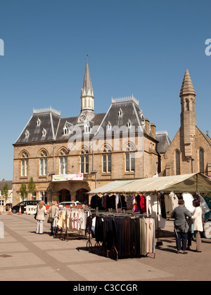 Rathaus und St.-Annen Kirche Marktplatz Bishop Auckland, Co. Durham UK Stockfoto