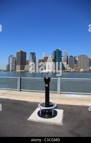 Blick auf lower Manhattan von kürzlich eröffneten Pier 1, Teil der Brooklyn Bridge Park, Brooklyn, New York City, USA Stockfoto