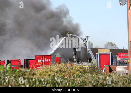 Leicestershire Feuerwehrauto am Unfallort ein großes Feuer Stockfoto