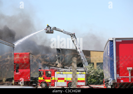 Leicestershire Feuerwehrauto am Unfallort ein großes Feuer Stockfoto