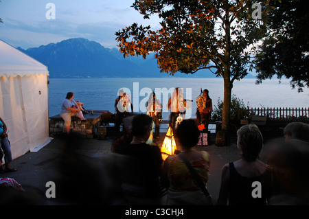 Atmosphäre auf der ganzen Welt berühmten Montreux Jazz Festival am Ufer des Genfer Sees in der Schweiz. Stockfoto