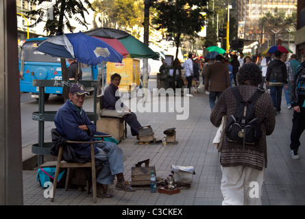 Shoe Shine Männer in Bogota Kolumbien Stockfoto