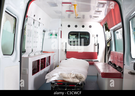 Innere des leeren Krankenwagen Stockfoto