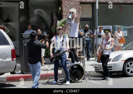 Donny Tourette und The Towers of London film ihr neue Musikvideo vor Intermix auf dem Robertson Boulevard.  Los Angeles, Stockfoto