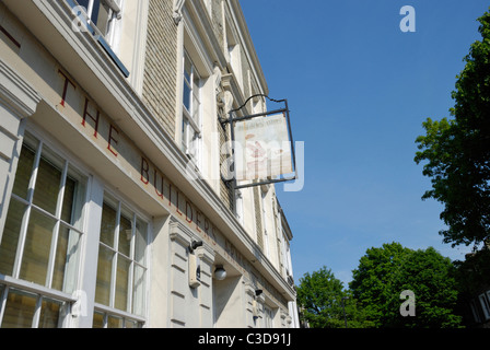 Die Bauherren Arme, ehemalige Kneipe, jetzt umgebaut Wohnapartmentblock, Islington, London, England Stockfoto