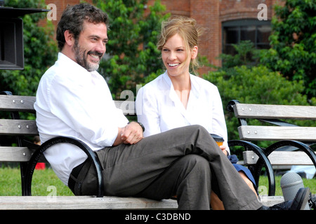 Jeffrey Dean Morgan und Hilary Swank am Set von "The Resident" Dreharbeiten an Originalschauplätzen in Brooklyn New York City, USA - 01.07.09 Stockfoto