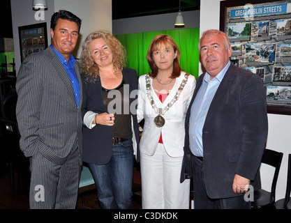 Niall McCrudden, Patricia Rozema, Dublin Oberbürgermeister Eimear Costello, Joe Costello Empfang auf dem Hof Restaurant vor Stockfoto