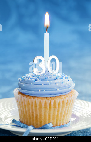 Dreißigsten Geburtstag cupcake Stockfoto