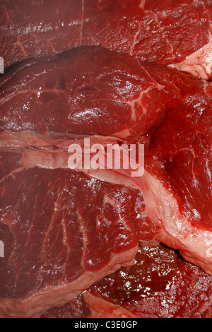 Schließen Sie herauf Bild der rohen Rump Steaks im Kühlschrank Stockfoto