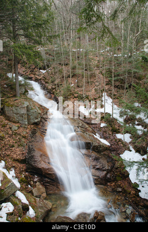 Franconia Notch State Park - Liberty Schlucht Kaskade in den Frühlingsmonaten in Lincoln, New Hampshire, USA Stockfoto