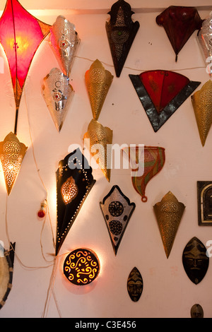 Traditionelle Leuchten für Verkauf, Gerberei, Walled Stadt von Taroudant, Sous-Tal, hoher Atlas, Marokko Stockfoto