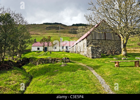 MacCallum Haus und Scheune im Auchindrain Township Freilichtmuseum in Argyll, Schottland Stockfoto