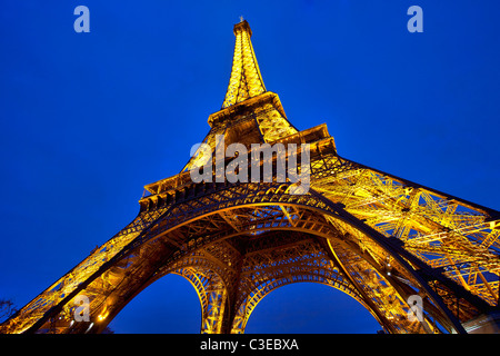 Paris, Eiffelturm bei Nacht Stockfoto