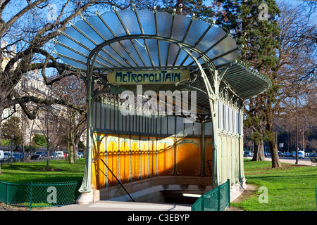 Paris, Metro Porte Dauphine von Hector Germain Guimard Stockfoto