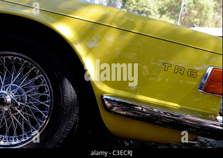 "Mimosa Yellow" Triumph TR6, British motor Oldtimer. Stockfoto