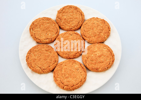 Von oben nach unten der Platte von sechs Runden oat Biscuits von oben. Stockfoto