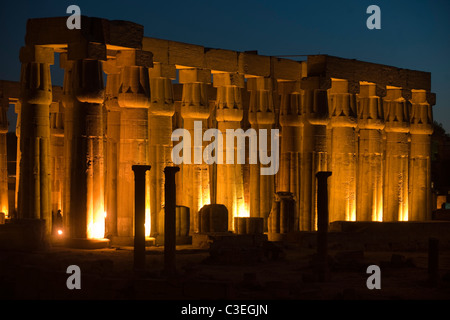 Aegypten, Luxor, Luxor-Tempel (Ipet-Resit), Säulenkolonade von Westen Stockfoto