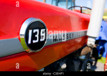 Oldtimer-Traktor in Reeth Yorkshire Dales UK Stockfoto