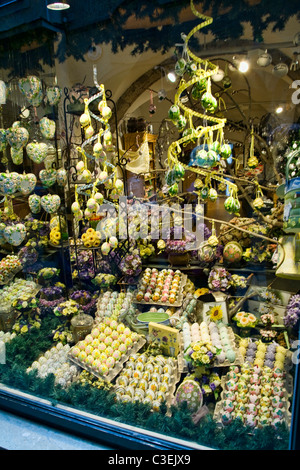 Weihnachts-Dekorationen auf dem Display in Salzburg Österreich Stockfoto