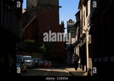 Auf der Suche nach Fisch-Straße in Richtung St. Julians Church im Zentrum von Shrewsbury, Shropshire. Stockfoto