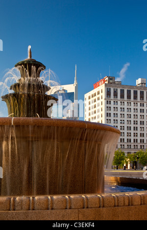 Brunnen neben dem Davidson County Public Building und Gerichtsgebäude, Nashville Tennessee USA Stockfoto