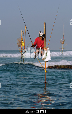 Pole Fischer Koggala Beach Südküste Sri Lanka Stockfoto