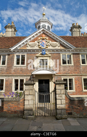 Eingang zum College Matronen in der Kathedrale nahe Salisbury Stockfoto