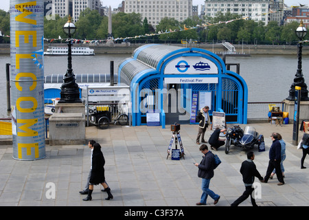 Festival Pier auf Themse im South Bank Centre in Westminster. London. England Stockfoto