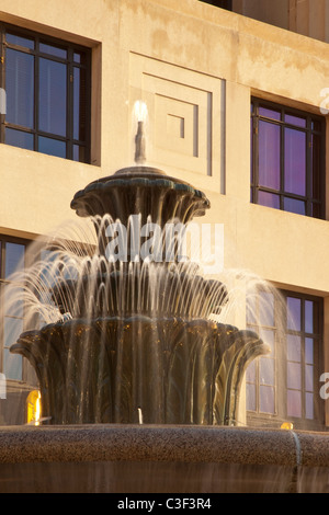 Brunnen neben dem Davidson County Public Building und Gerichtsgebäude, Nashville Tennessee USA Stockfoto