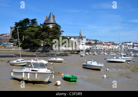 Hafen von Pornic bei Ebbe in der Region Pays De La Loire in Westfrankreich Stockfoto