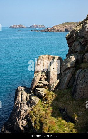 Fernsicht auf Round Island Leuchtturm und der nördlichen Küste Tresco von Shipman Kopf auf Bryher Isles of Scilly Stockfoto