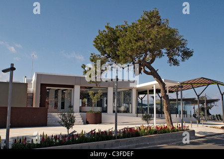 Das moderne Design des Restaurants und der Bar Muse hoch über Paphos Stockfoto