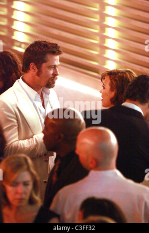 Brad Pitt tief im angeregten Gespräch mit Rachel McAdams an die "Frau des Zeitreisenden" premiere Afterparty New York City, Stockfoto