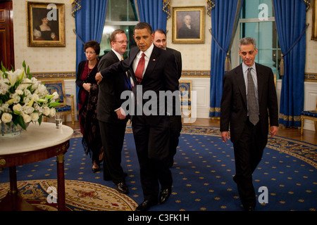 Präsident Barack Obama und Senior Personal einschließlich, Senior Advisor Valerie Jarrett, Pressesprecher Robert Gibbs, Senior Advisor Stockfoto