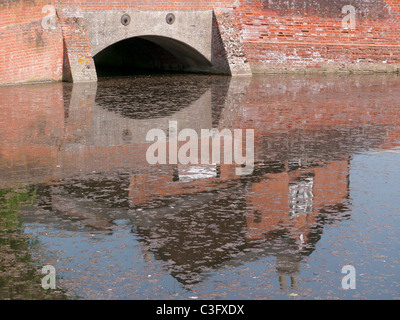 Die Brücke über den Teich im Dorf Finchingfield, Essex, UK Stockfoto