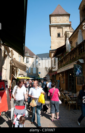 Markttag in Sarlat, Dordogne Aquitanien Frankreich Stockfoto