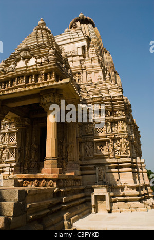 Architektonische Details eines Tempels Parshvanath Tempel, Khajuraho, Chhatarpur Bezirk, Madhya Pradesh, Indien Stockfoto