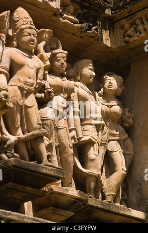 Skulpturen-Detail eines Tempels, Khajuraho, Chhatarpur Bezirk, Madhya Pradesh, Indien Stockfoto