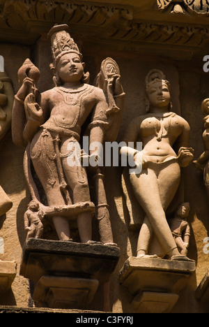 Skulpturen-Detail eines Tempels, Khajuraho, Chhatarpur Bezirk, Madhya Pradesh, Indien Stockfoto