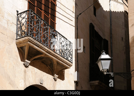 Straßenszene Im La Lonja Stadtviertel, Palma, Mallorca, Spanien. -Straßenszene in La Lonja Viertel, Palma, Mallorca, Spanien. Stockfoto