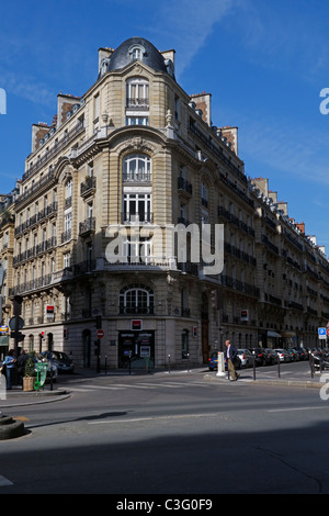 Mehrfamilienhaus an einer Ecke Avenue Bosquet im 7. Arrondissement, Paris Stockfoto