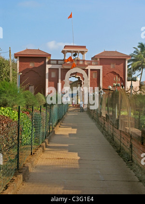 Eingang im Ganapati pule-Tempel des Gottes Ganesha, Pule, Ratnagiri, Maharasthra, Indien Stockfoto