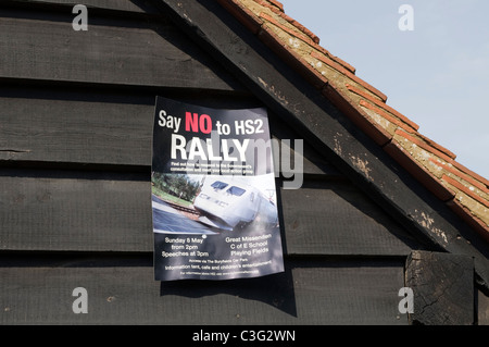 sagen Sie Nein zu HS2 Protest Ankündigung auf der Seite ein Holzgebäude in Little Missenden Bucks UK Stockfoto