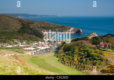 Blick über Lulworth Cove an der Jurassic Coast Dorset von der South West Coast Path Stockfoto