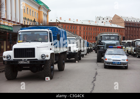 Militärparade während der Proben für die anstehende Feier des 66. Jahrestag des Sieges in Sankt-Petersburg, Russland Stockfoto