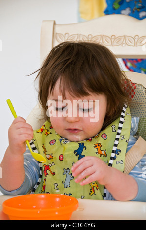 Ersten Mahlzeiten für ein Kind - Modell veröffentlicht Stockfoto