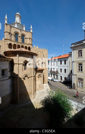 Rückansicht des Sé Velha (alte Kathedrale) in Coimbra, Portugal Stockfoto